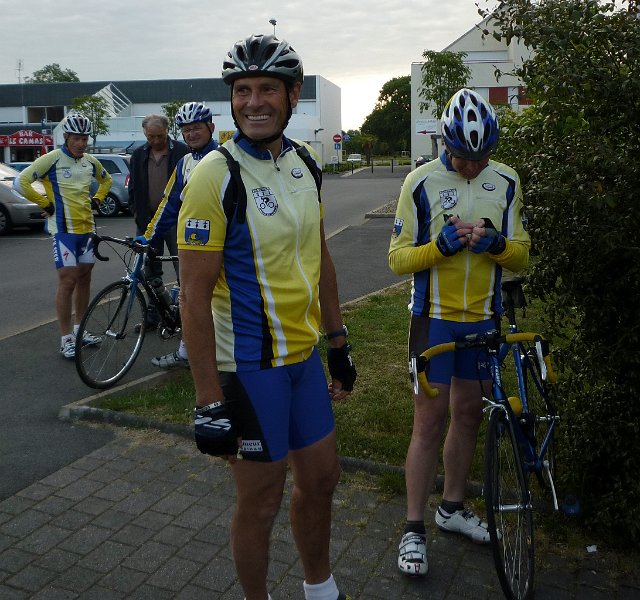 2011-05-21 05 On attend le signal.JPG